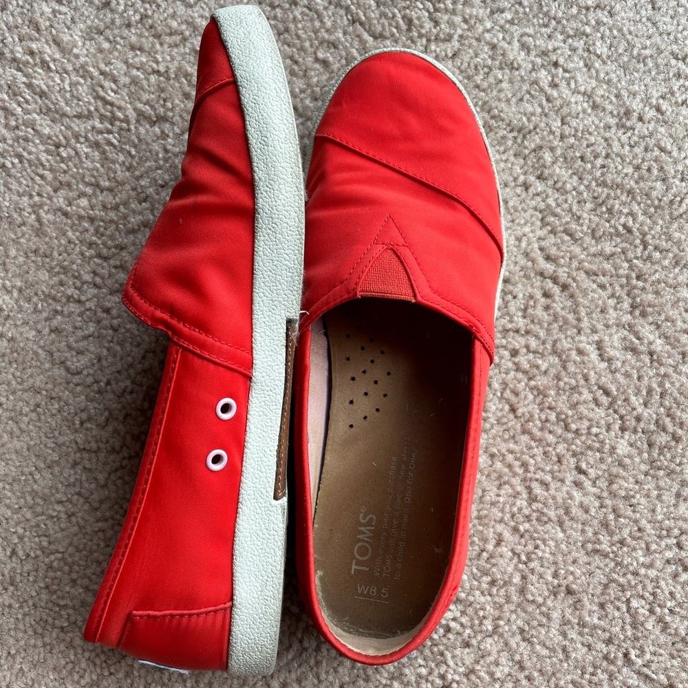Toms